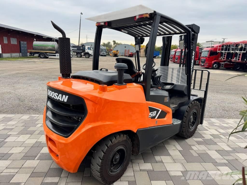 Doosan D 50,  130üó!!! 5t Дизелови камиони