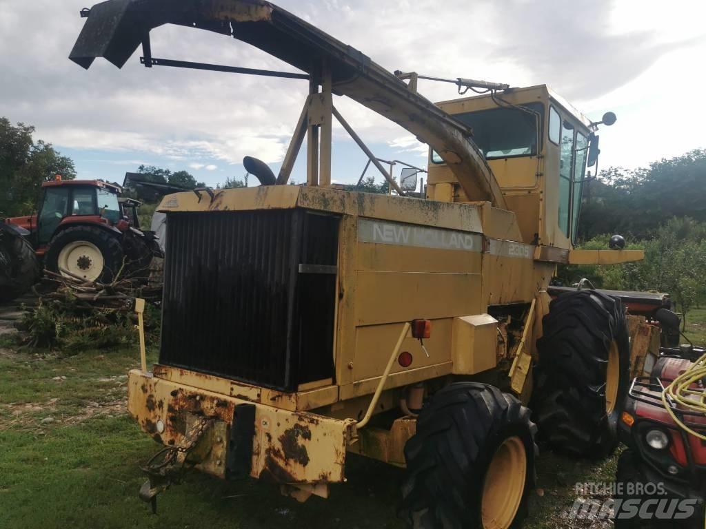 New Holland 2305 Самоходни фуражири