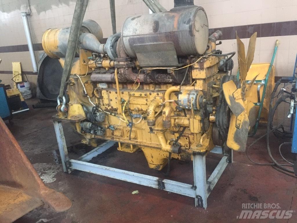 Komatsu WA600-1 Колесни товарачи