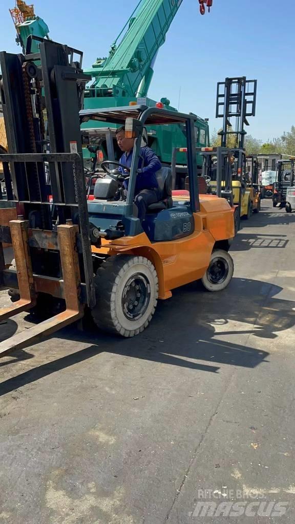 Toyota 5 ton Дизелови камиони