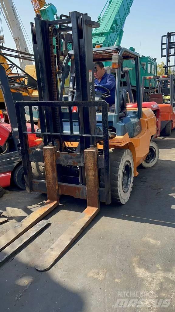Toyota 5 ton Дизелови камиони