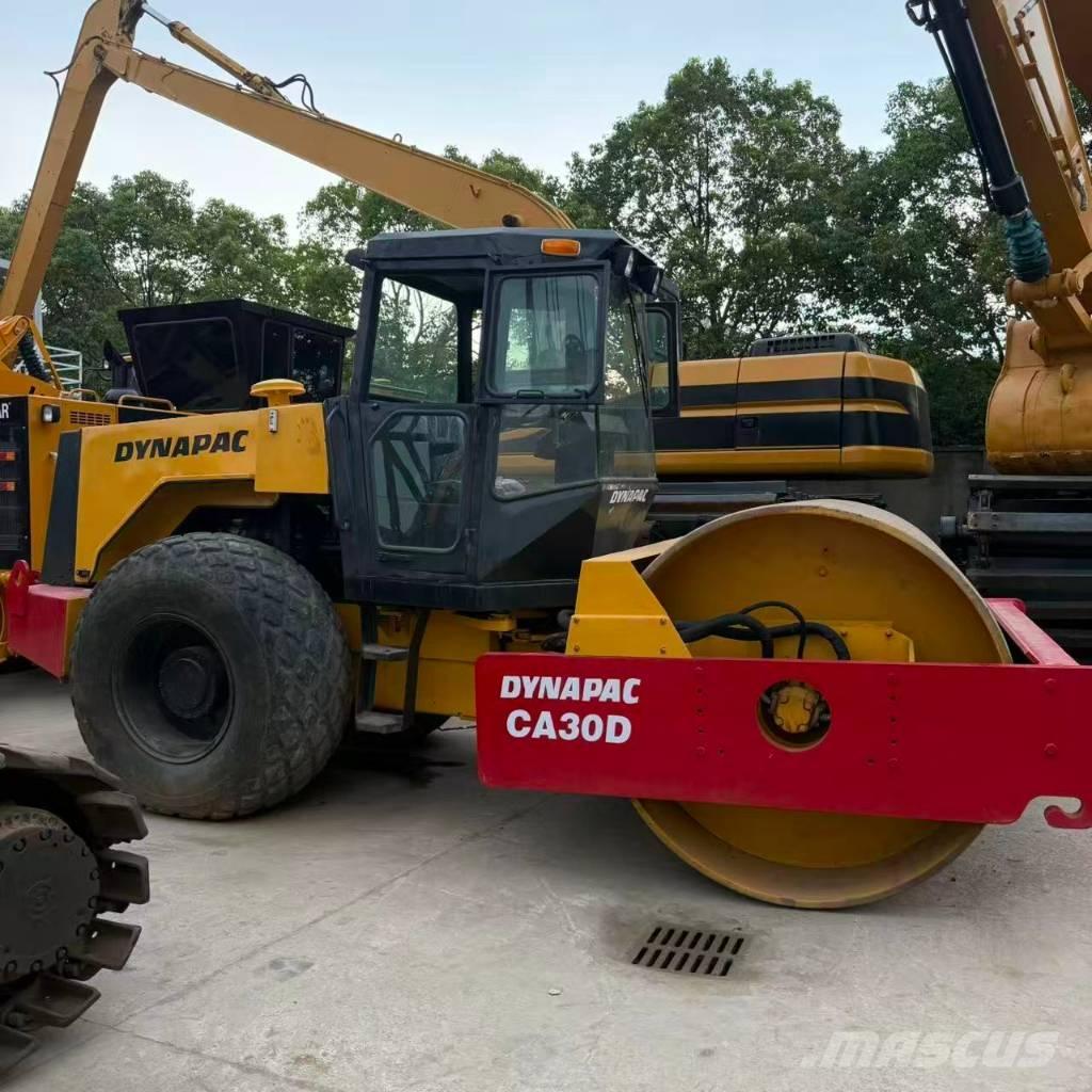 Dynapac CA 30 D Еднобарабанни ролки
