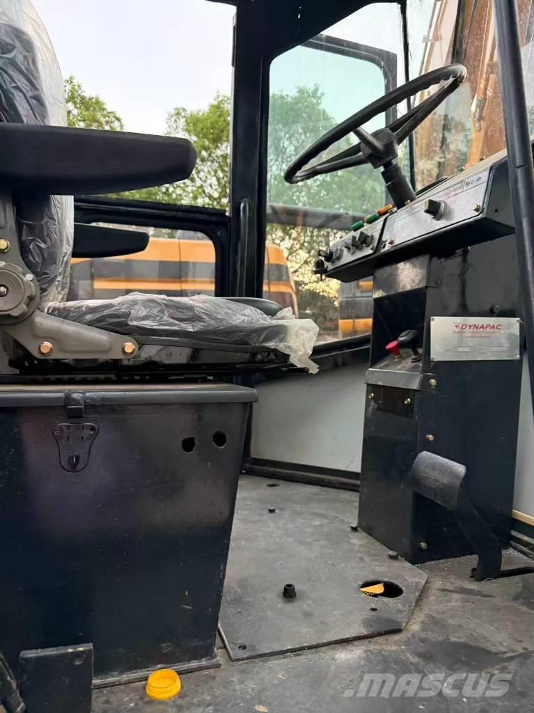 Dynapac CA 30 D Еднобарабанни ролки
