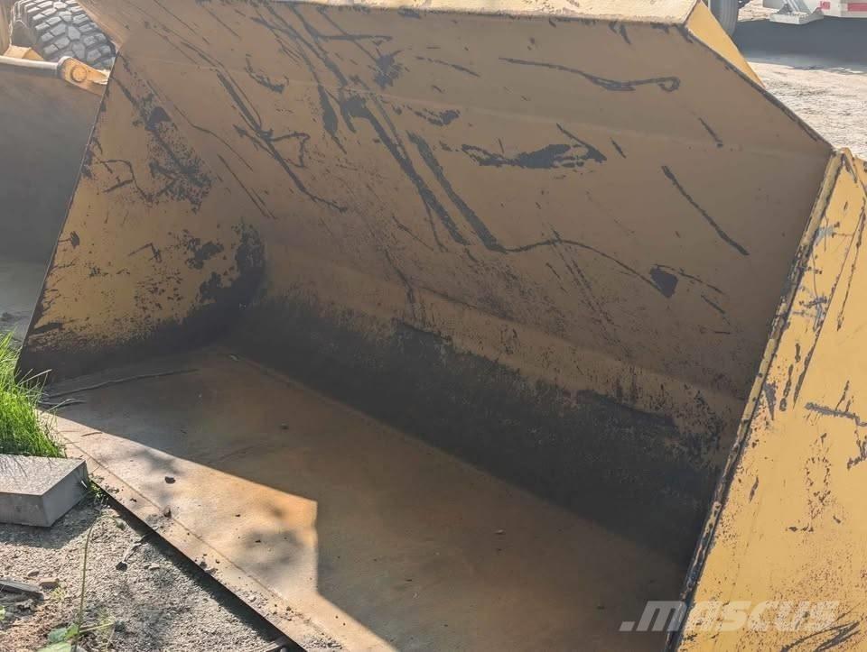 John Deere 310 SE Товарач със заден ексватор