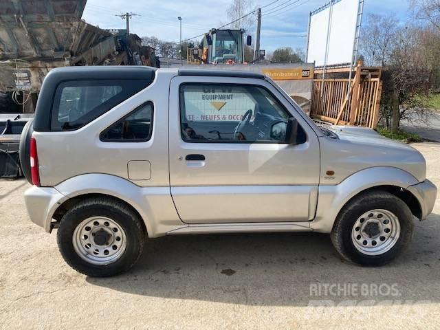 Suzuki Jimny Високопроходими автомобили

