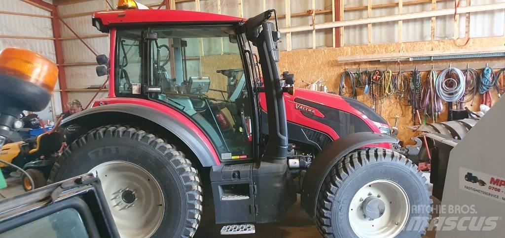 Valtra G125 Active Трактори