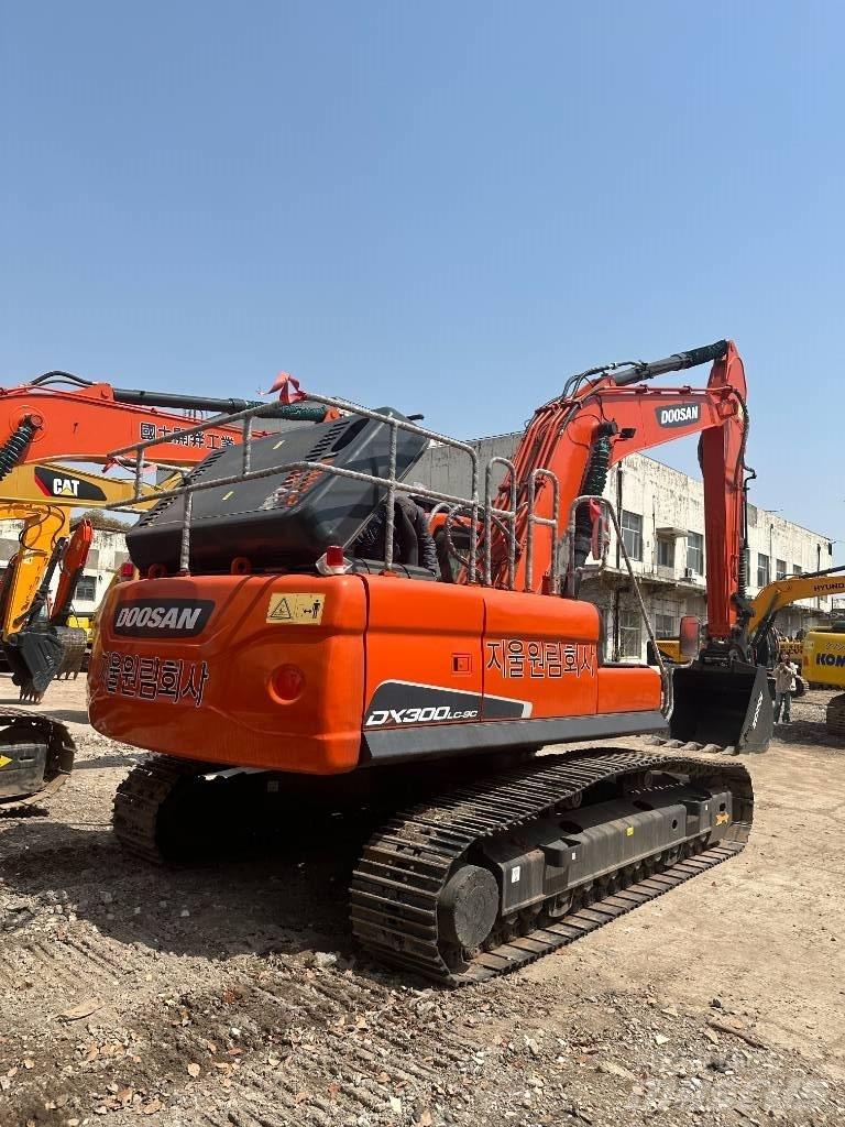 Doosan DX 300 Средни екскаватори 7т - 12т