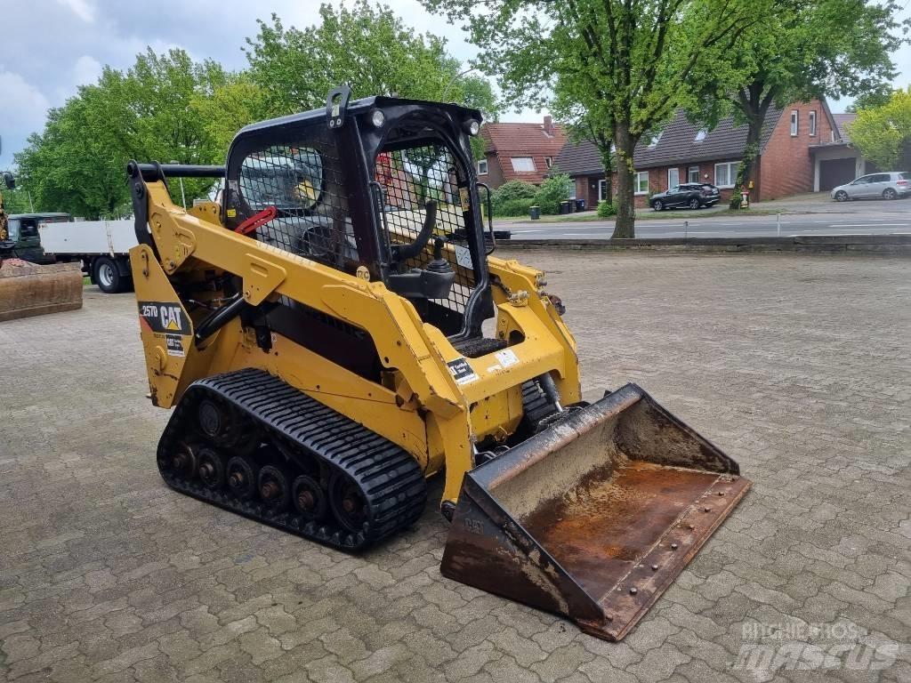 CAT 257 D Мини товарачи
