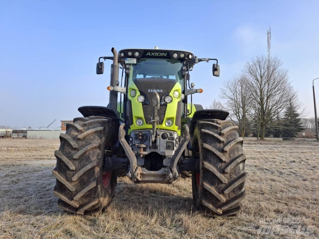 CLAAS Axion 810 Трактори