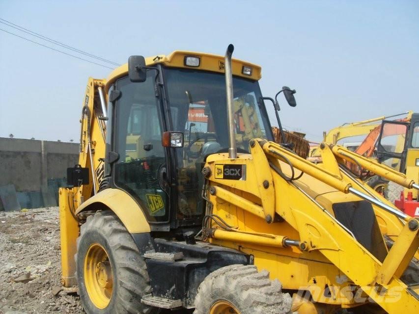 JCB 3CX Товарач със заден ексватор