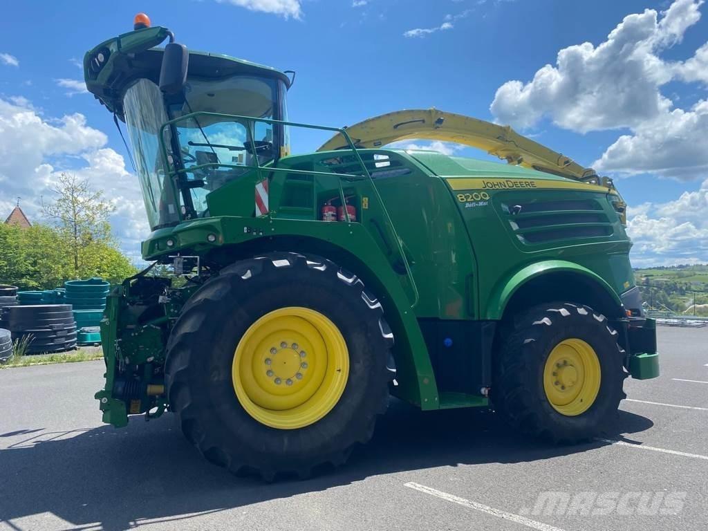John Deere 8200 Фуражни комбайни