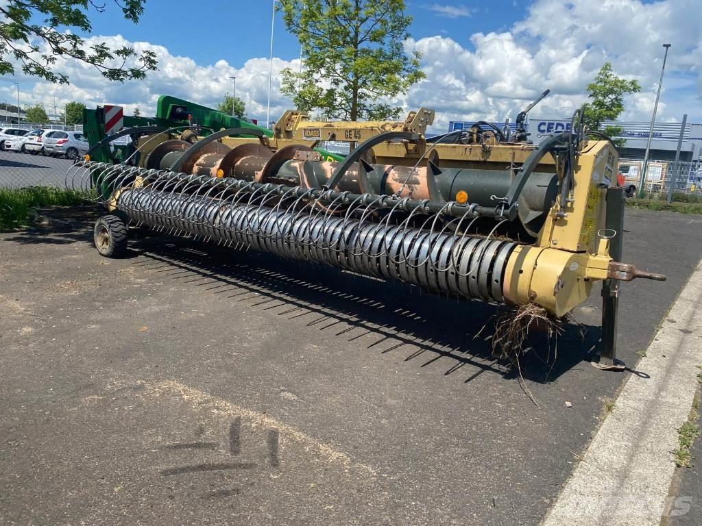 John Deere 8200 Фуражни комбайни