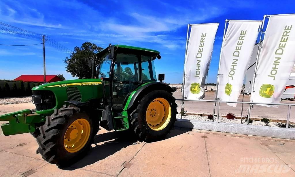 John Deere 5720 Трактори