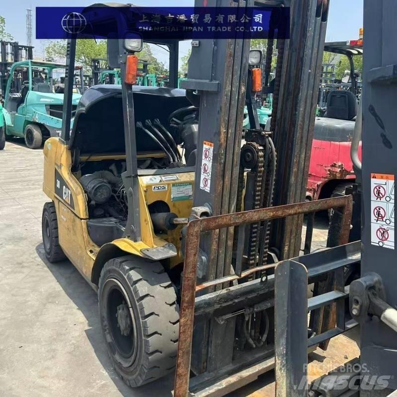 CAT 30 Дизелови камиони