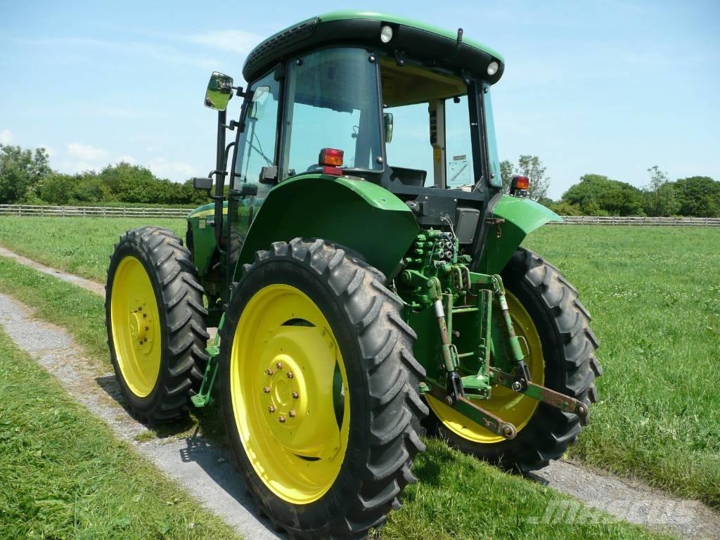 John Deere 5515 Трактори