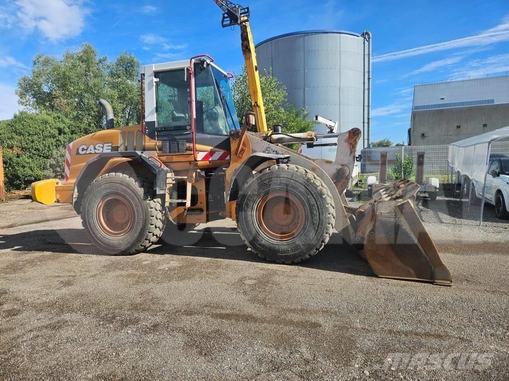 CASE 621 D Колесни товарачи
