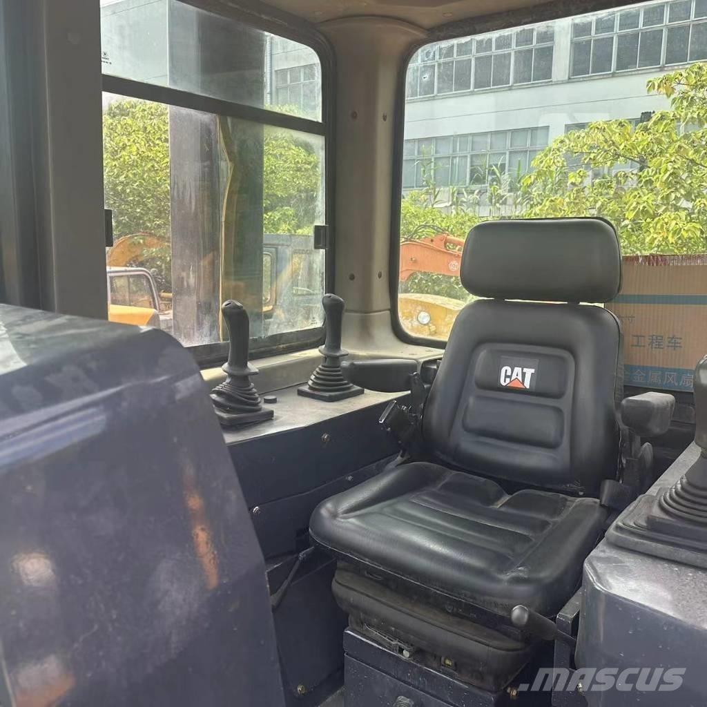 CAT D 8 R Верижни булдозери
