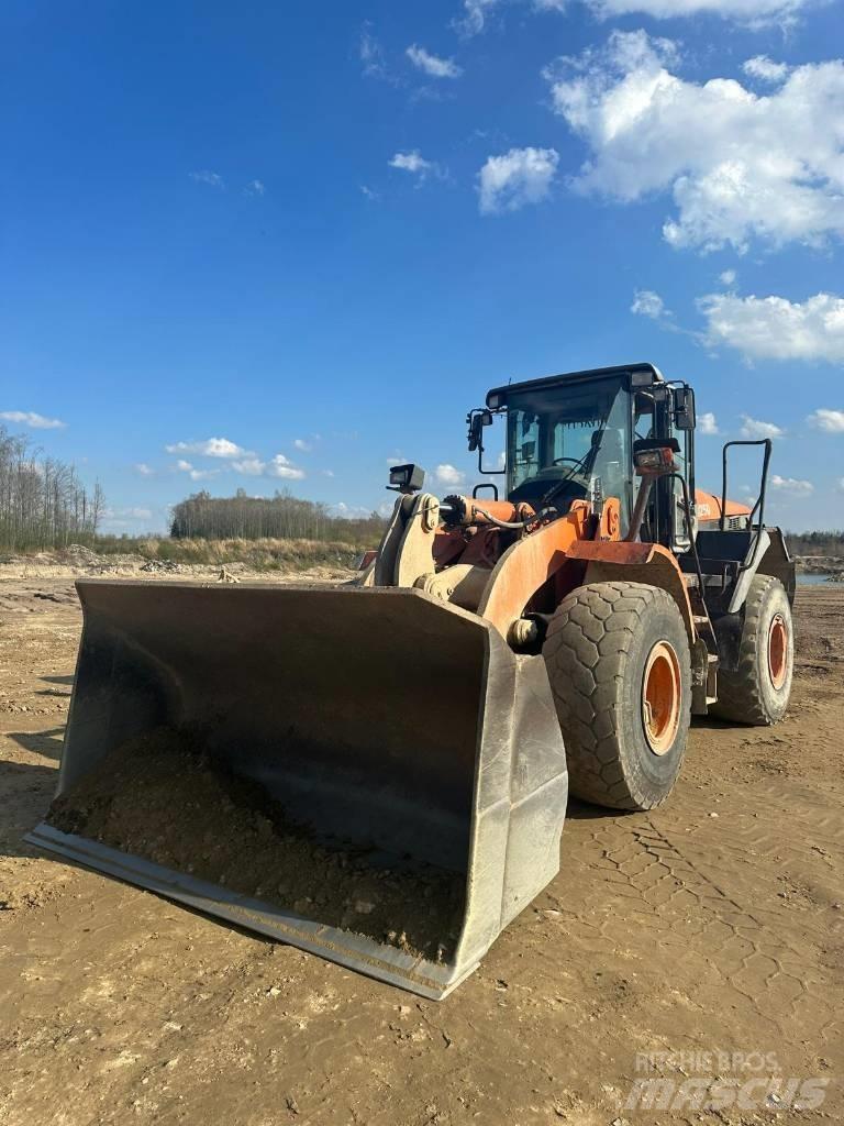 Hitachi ZW 250 Колесни товарачи