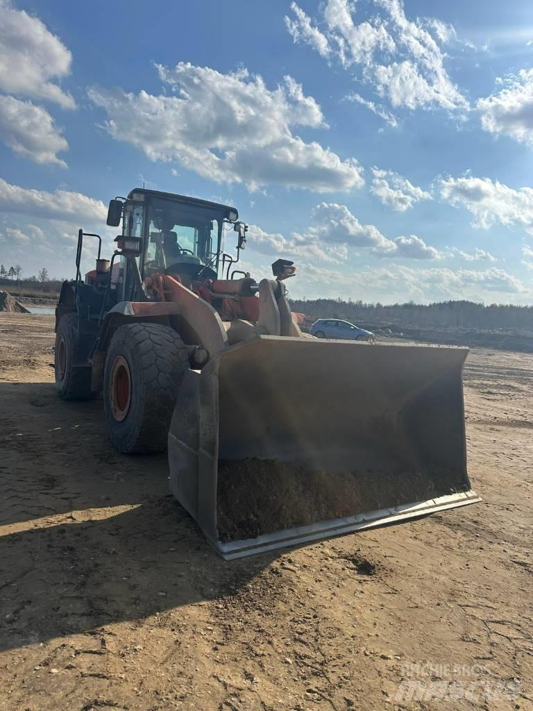 Hitachi ZW 250 Колесни товарачи
