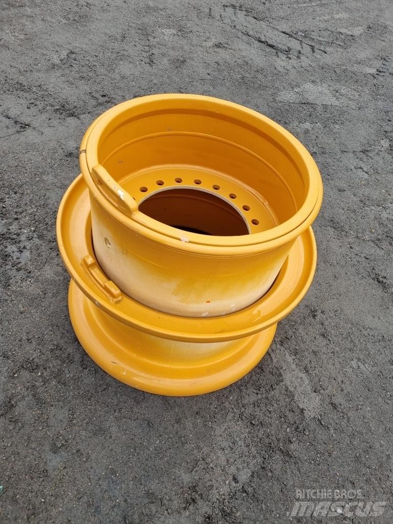 CASE 921 E rims Гуми