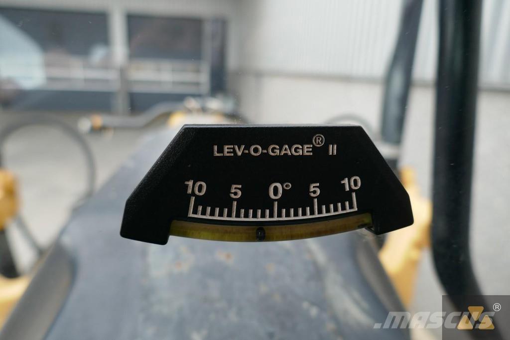 CAT 120M Грейдери