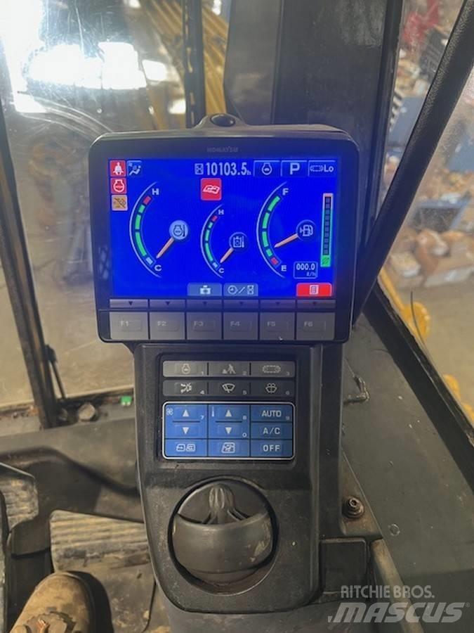 Komatsu PC210LL-10 Товарачи с наклонена стрела
