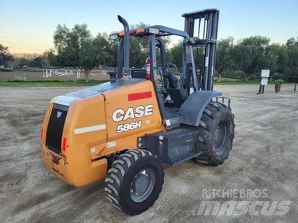 CASE 586H Камиони за херавни местности