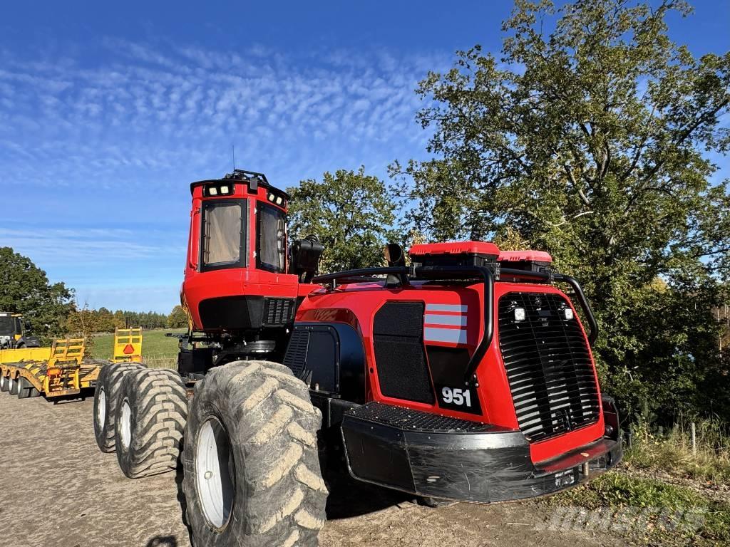 Komatsu 951 Харвестери