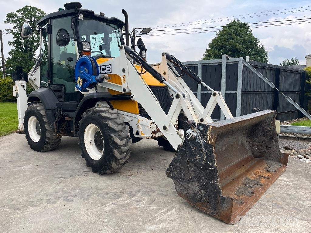 JCB 3CX Compact Товарач със заден ексватор