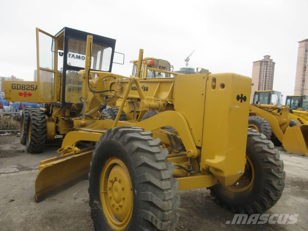 Komatsu GD 623 Грейдери