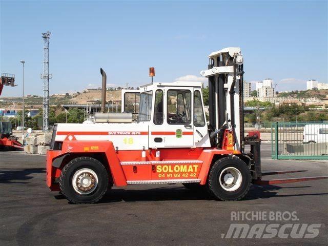 Svetruck 1875-33 Кари товарачи на контейнери