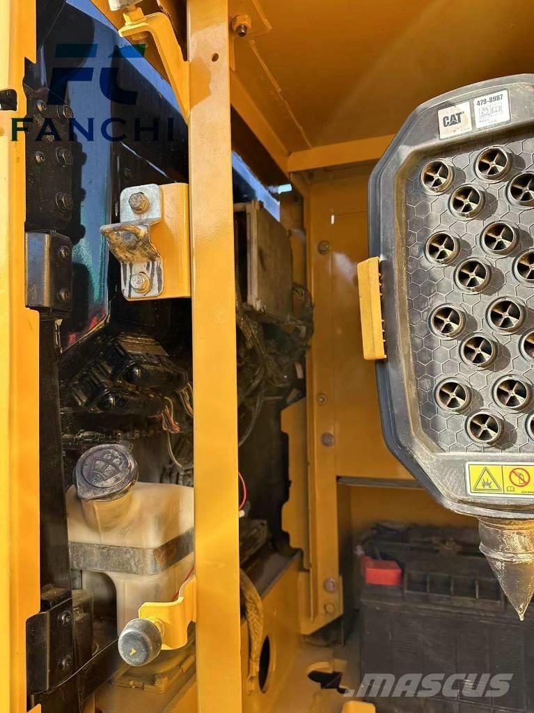 CAT 320 GC Верижен екскаватор