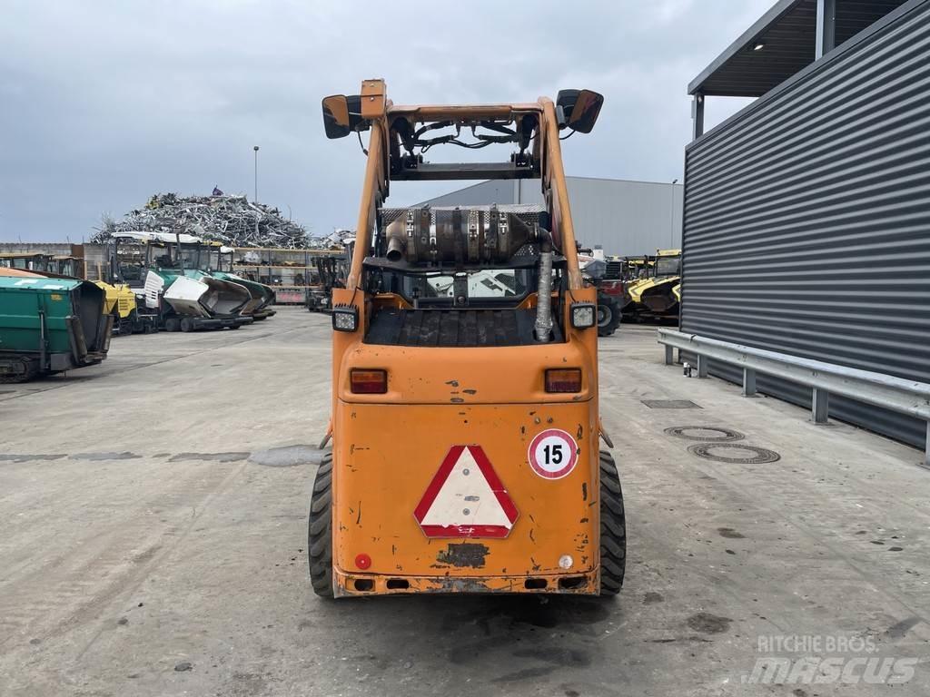 CAT 226B Скидери
