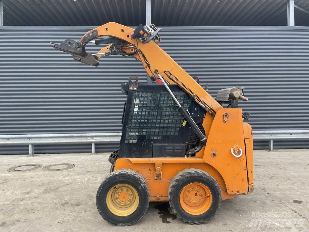 CAT 226B Скидери
