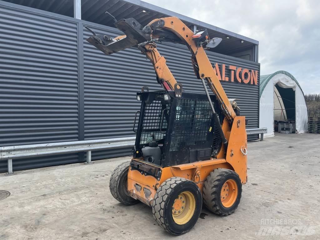 CAT 226B Скидери

