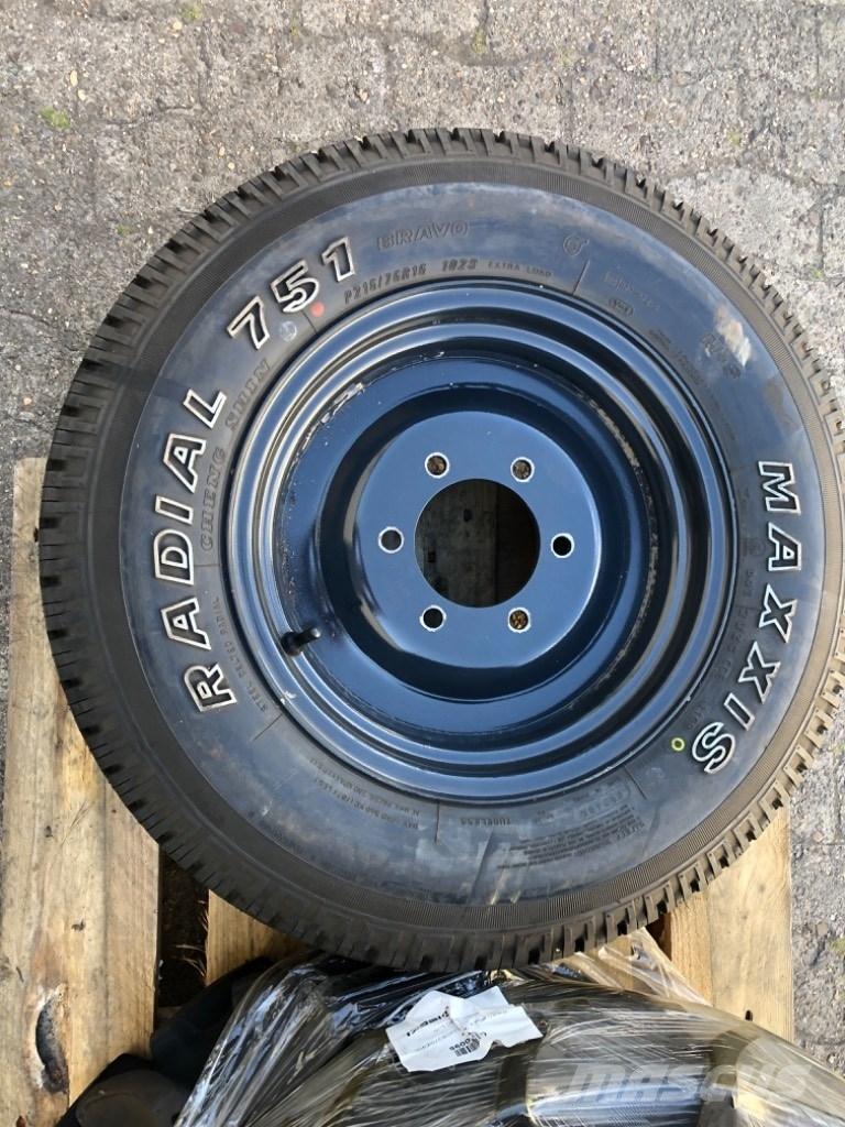  Radial 751 Компактни трактори