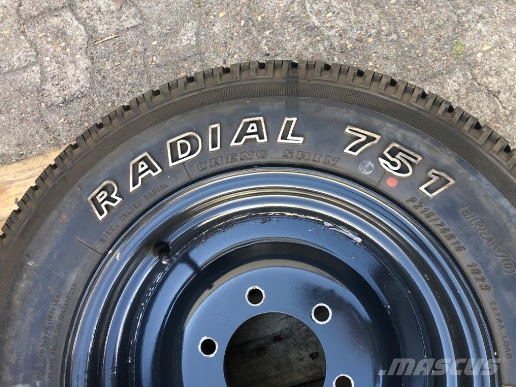  Radial 751 Компактни трактори