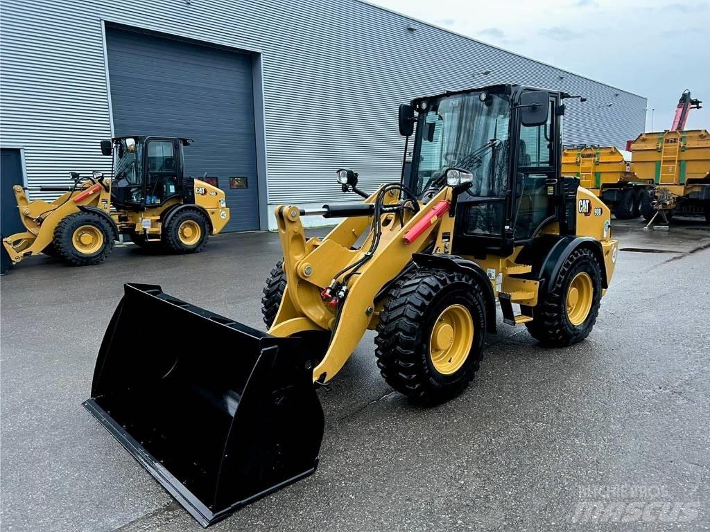 CAT 908 Колесни товарачи