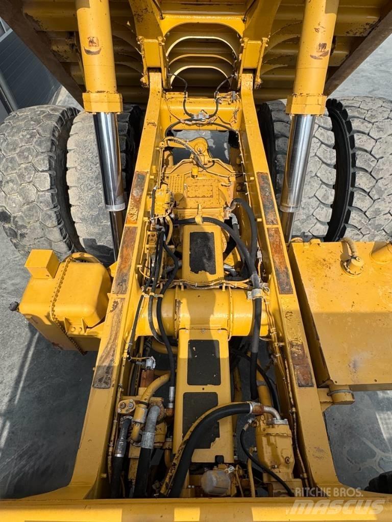 CAT 775 E Твърди самосвали
