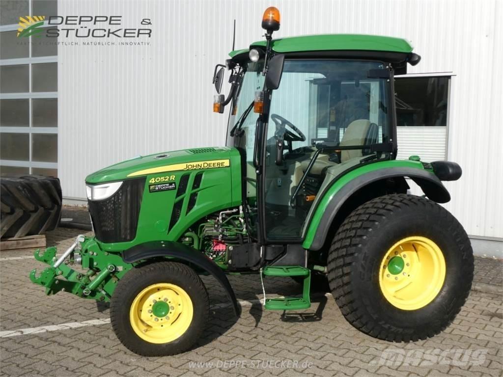 John Deere 4052R Компактни трактори