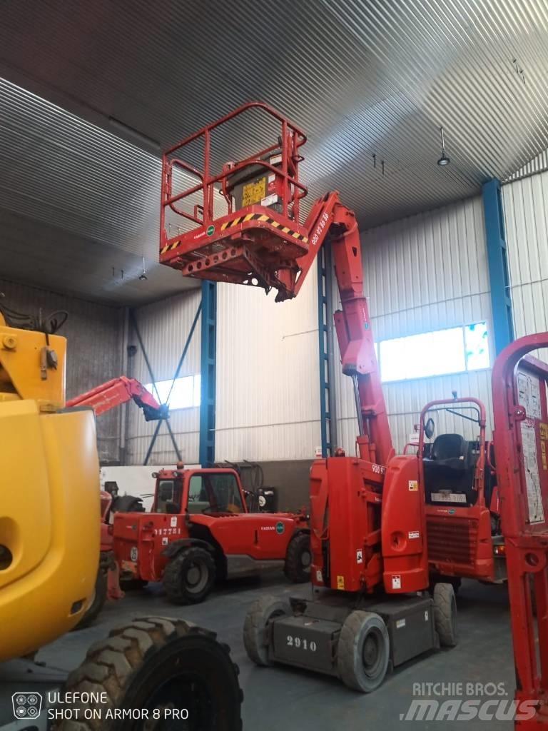 JLG E 300 AJP Съчленени стрелови подемници