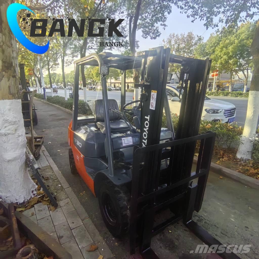 Toyota 8 F 30 Дизелови камиони