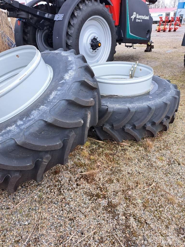  Paripyörät 520/85R42 Колелета/Гуми