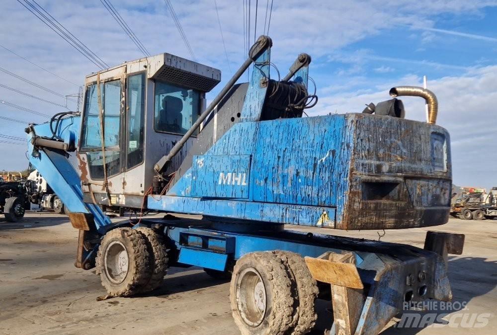 Fuchs 331 Оператори на отпадъци/индустрия
