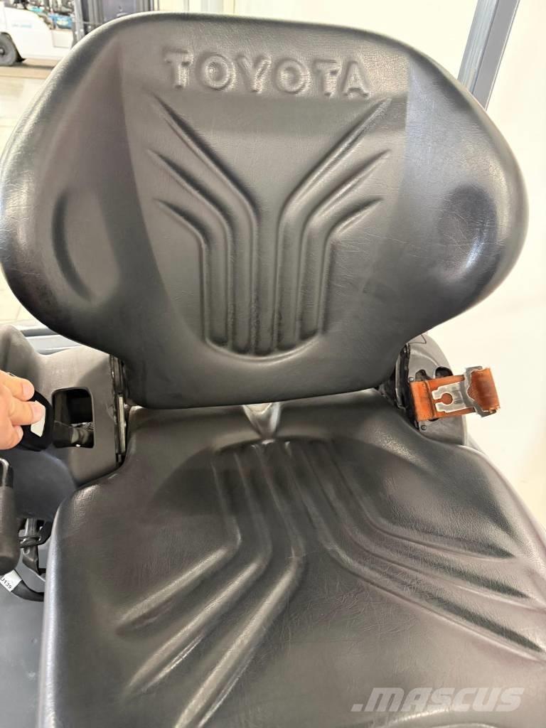 Toyota 11052 - 8FBE16T Електрически вилични кари-повдигачи