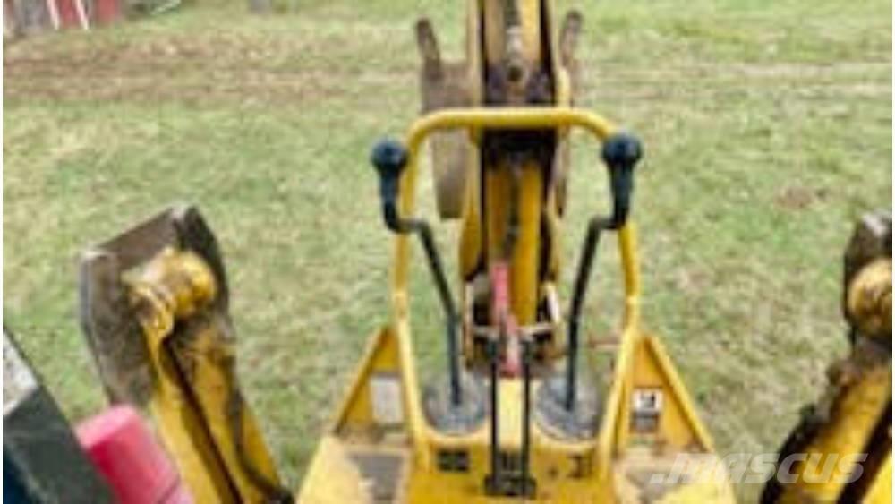 John Deere 110 Товарач със заден ексватор
