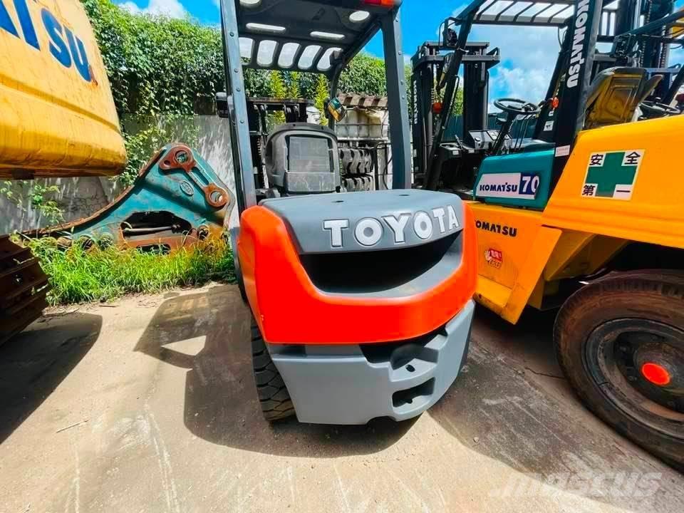 Toyota FB30-7 Електрически вилични кари-повдигачи