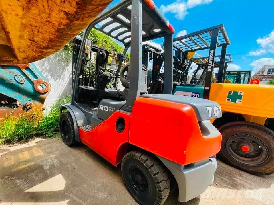 Toyota FB30-7 Електрически вилични кари-повдигачи