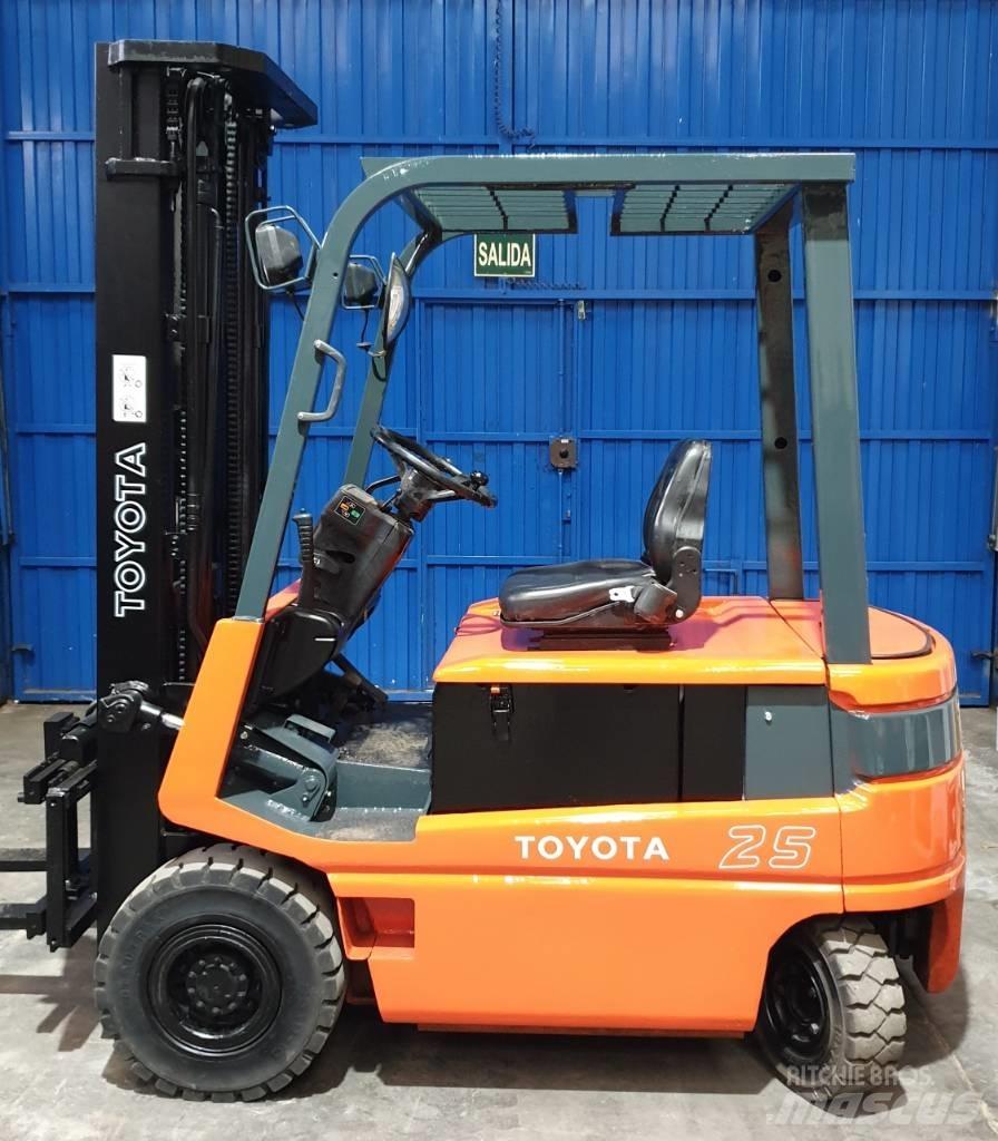 Toyota FBM 25 Електрически вилични кари-повдигачи