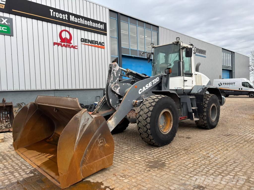 CASE 721 D Колесни товарачи